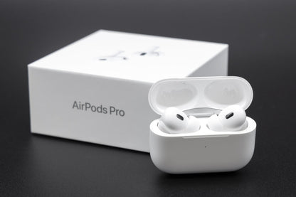 Apple AirPods Pro 2ème generation (2023) avec boitier de charge MagSafe USB-C (MTJV3) - Apple