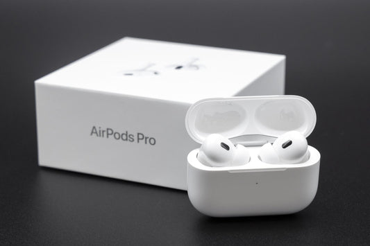Apple AirPods Pro 2ème generation (2023) avec boitier de charge MagSafe USB-C (MTJV3) - Apple