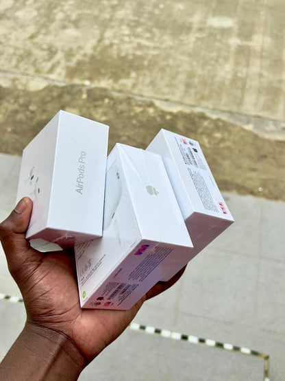 Apple AirPods Pro 2ème generation (2023) avec boitier de charge MagSafe USB-C (MTJV3) - Apple